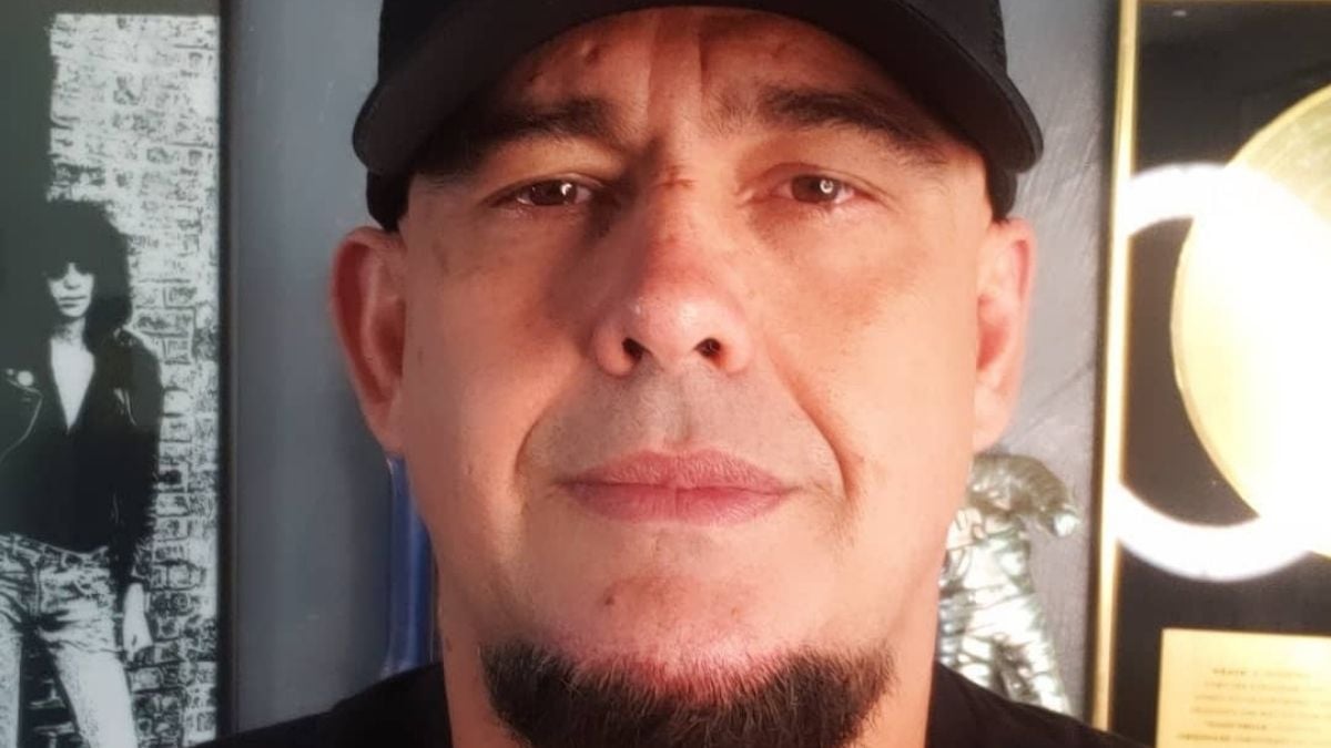 Digão, dos Raimundos, expulsa fã de show após gritos de “sem anistia” Digão, dos Raimundos, expulsa fã de show após gritos de “sem anistia”