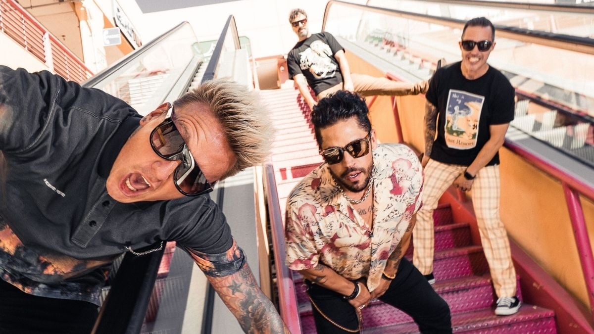 Папа роуч барабанщик. The hu papa roach. The hu papa roach. Papa roach. Papa roach фото группы.