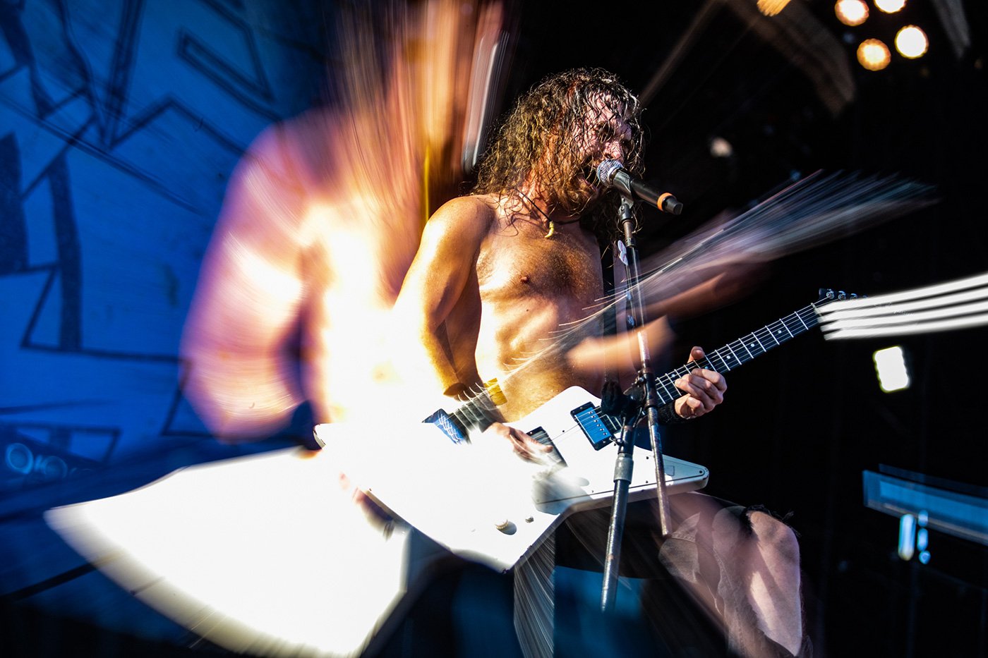 Airbourne na abertura do show do Iron Maiden em Lisboa. Crédito: Rodrigo Simas