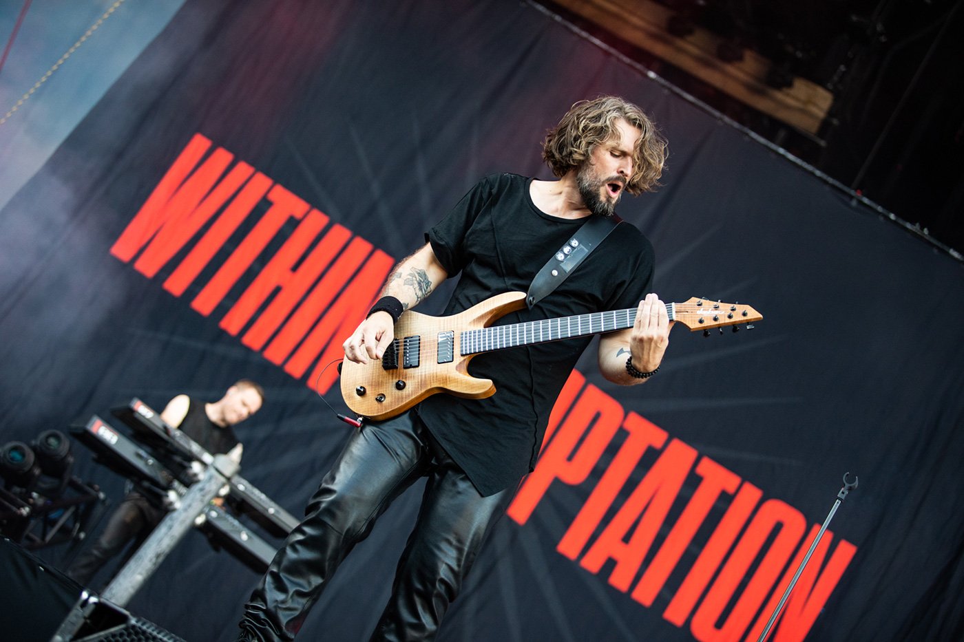 Within Temptation na abertura do show do Iron Maiden em Lisboa. Crédito: Rodrigo Simas