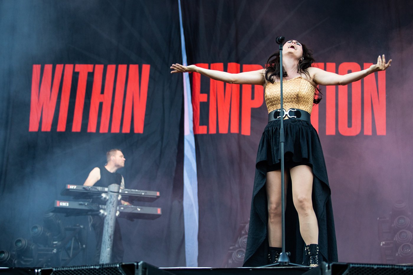 Within Temptation na abertura do show do Iron Maiden em Lisboa. Crédito: Rodrigo Simas
