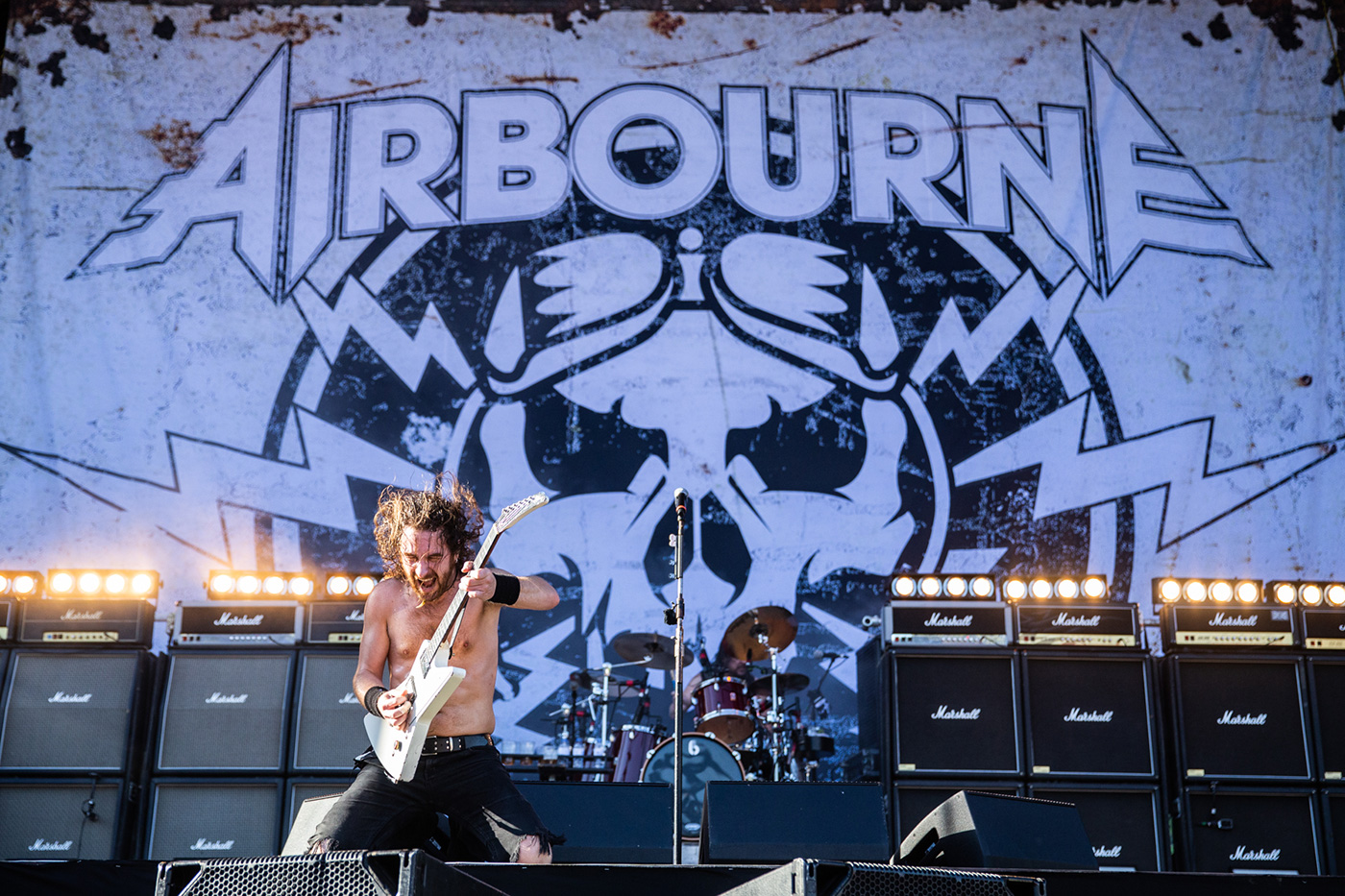 Airbourne na abertura do show do Iron Maiden em Lisboa. Crédito: Rodrigo Simas