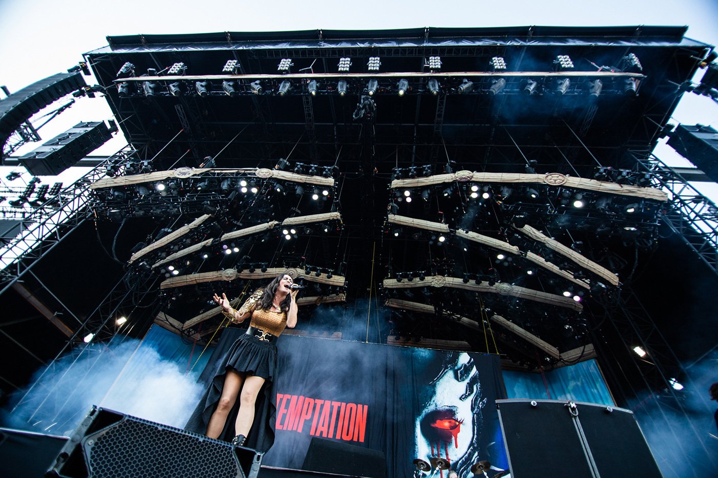 Within Temptation na abertura do show do Iron Maiden em Lisboa. Crédito: Rodrigo Simas