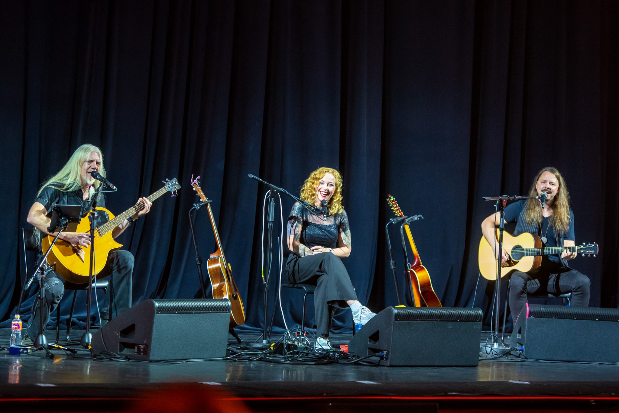 Six Strings and a Voice com a Anneke van Giesbergen e o Marko Hietala. Crédito: Leca Suzuki
