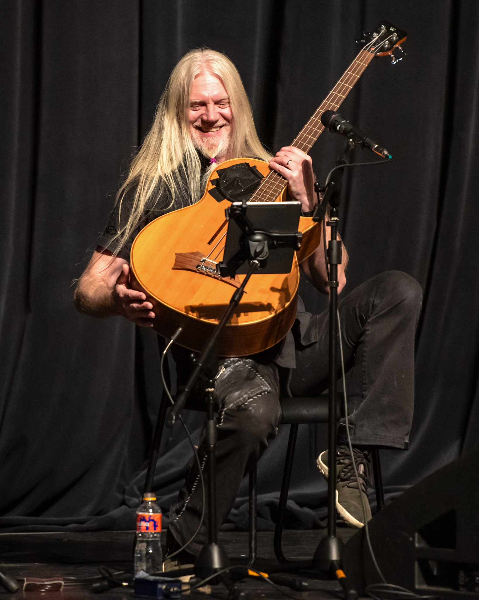 Six Strings and a Voice com a Anneke van Giesbergen e o Marko Hietala. Crédito: Leca Suzuki
