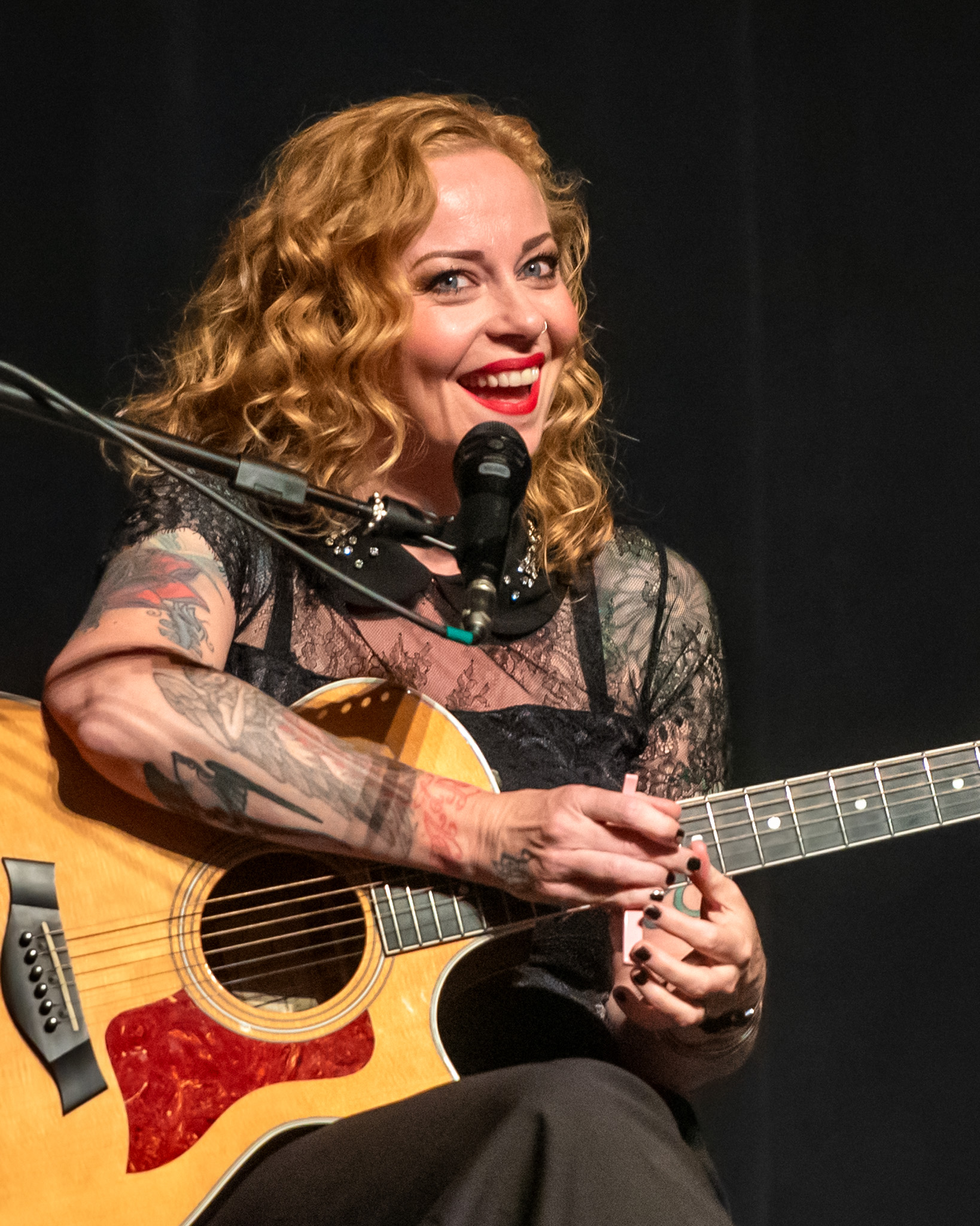 Six Strings and a Voice com a Anneke van Giesbergen e o Marko Hietala. Crédito: Leca Suzuki