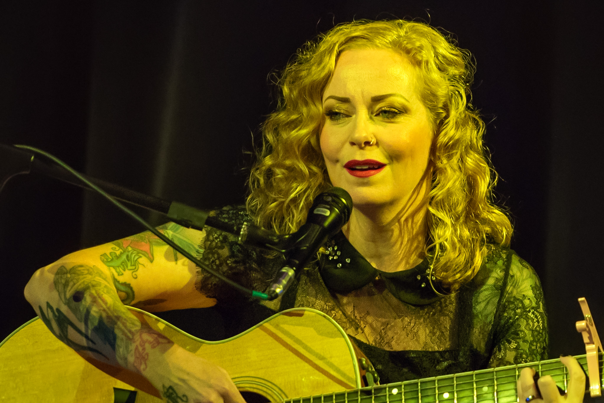 Six Strings and a Voice com a Anneke van Giesbergen e o Marko Hietala. Crédito: Leca Suzuki