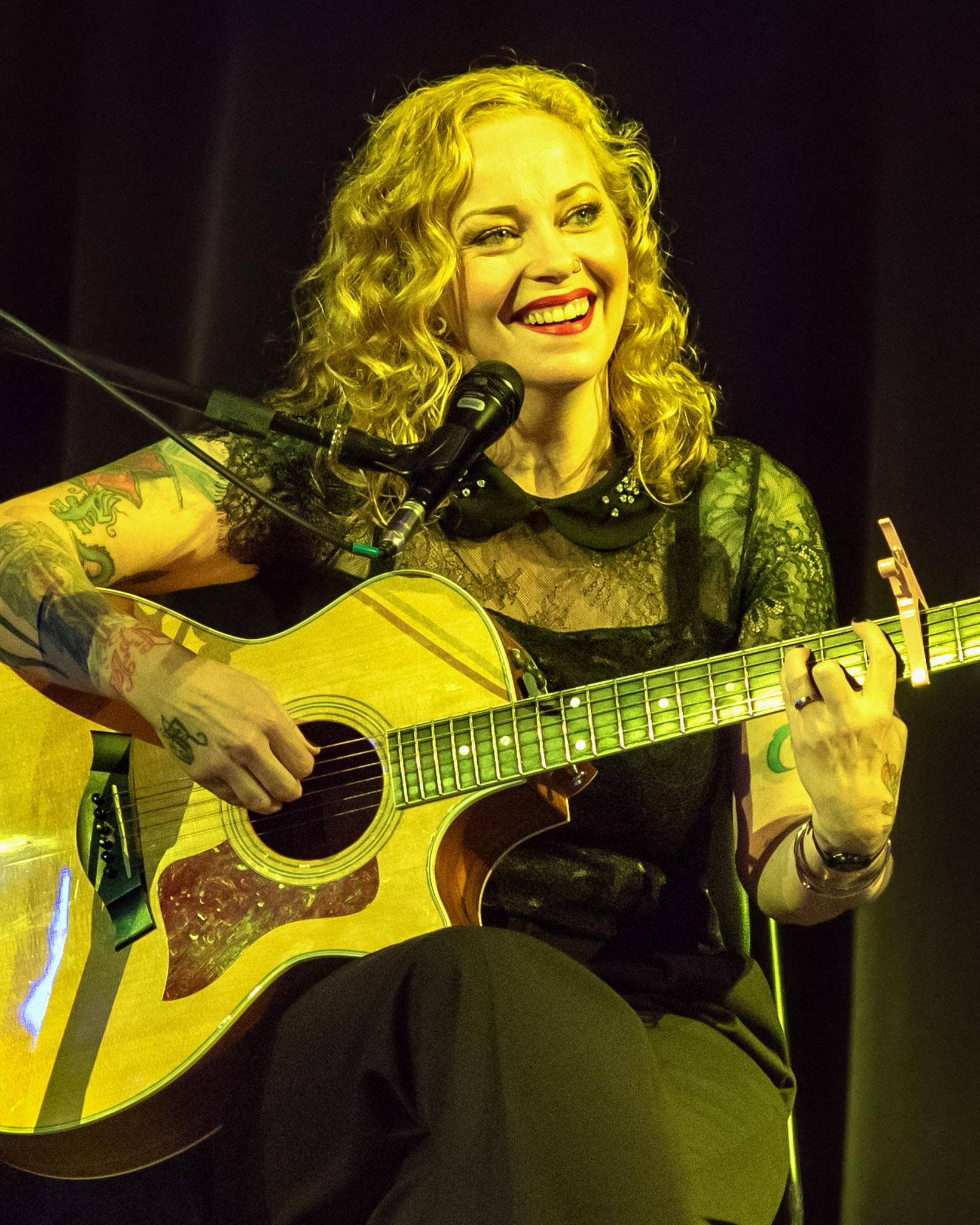 Six Strings and a Voice com a Anneke van Giesbergen e o Marko Hietala. Crédito: Leca Suzuki