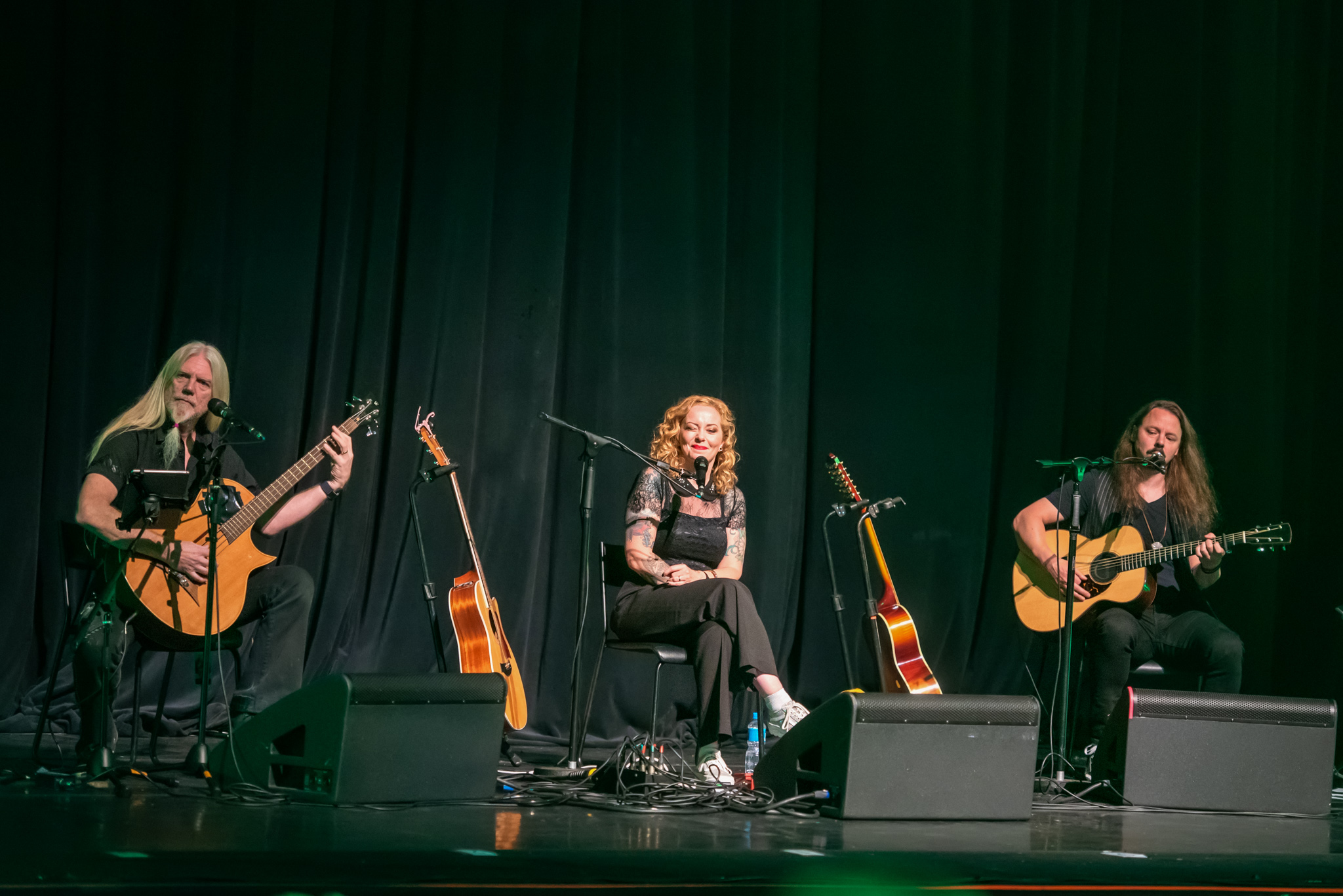 Six Strings and a Voice com a Anneke van Giesbergen e o Marko Hietala. Crédito: Leca Suzuki
