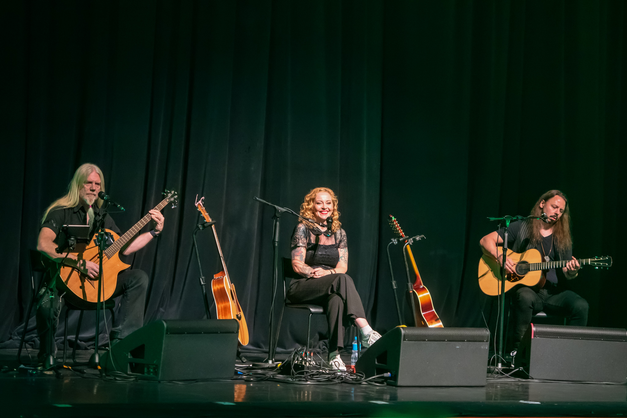 Six Strings and a Voice com a Anneke van Giesbergen e o Marko Hietala. Crédito: Leca Suzuki