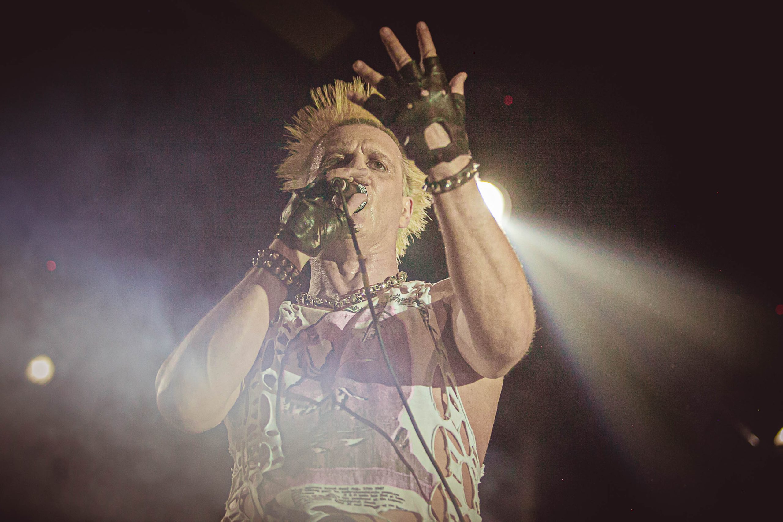 Supla e os Punks de Boutique abrindo o show do Marky Ramones Blitzkrieg, no Carioca Club. Foto: Jéssica Marinho