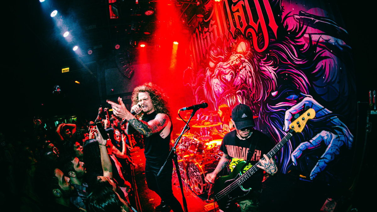 Treze anos depois, o caos retorna a São Paulo com o Miss May I  
