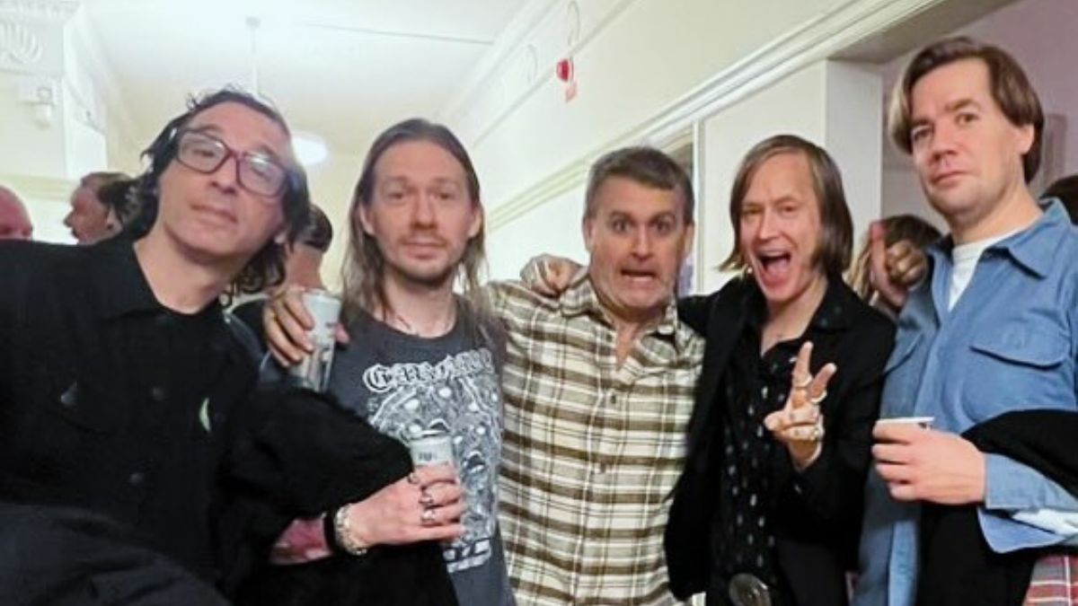 Membros do Ghost, Refused e The Hives se reúnem para assistir show na Suécia
