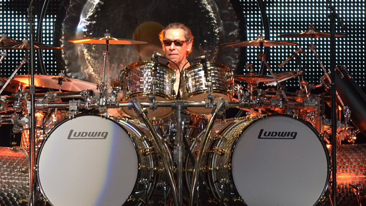 Alex Van Halen revela que está trabalhando em novo álbum com guitarrista do Toto
