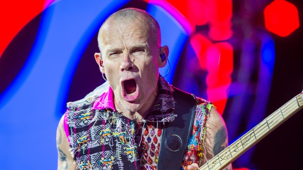 Flea anuncia primeiro álbum solo ‘Honora’ e lança “Traffic Lights”