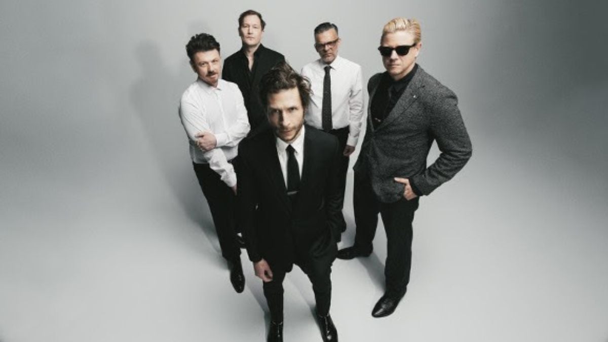 Interpol canaliza tensão entre passado e futuro em novo single “Iron City”