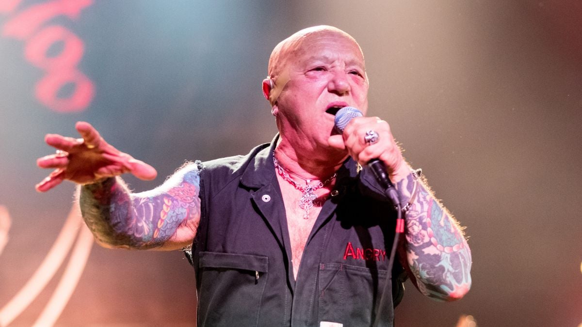 Morre Angry Anderson, vocalista do Rose Tattoo, aos 79 anos