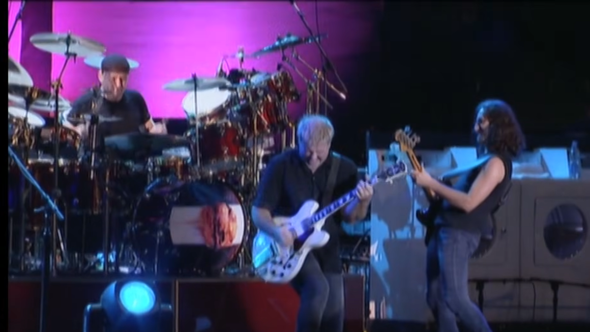 Como 40 mil fãs fizeram história no dia em que o Rush tocou no Maracanã